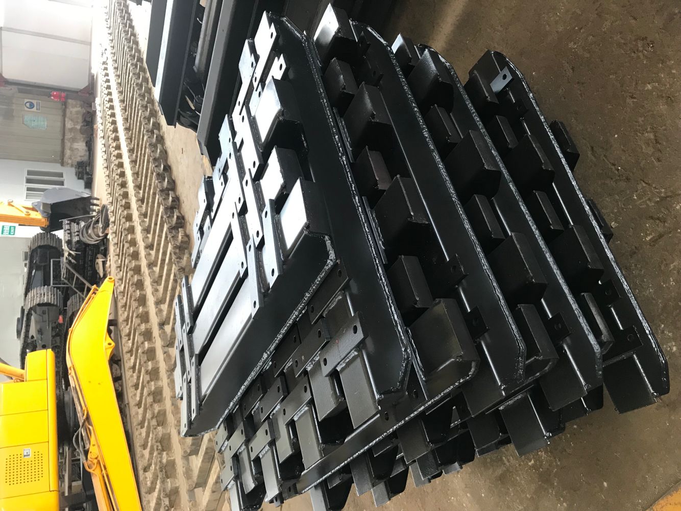 Marsh Buggy Excavator Track Chains supplied to Canada Market. 