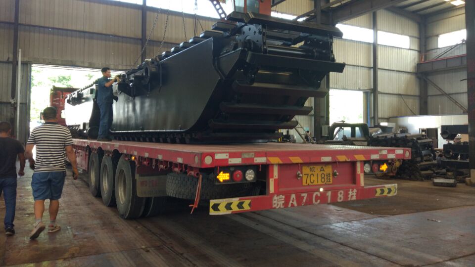 Another 4 Sets of Pontoon Undercarriages for Hitachi ZX160 Excavator were Supplied to RUSSIA Market