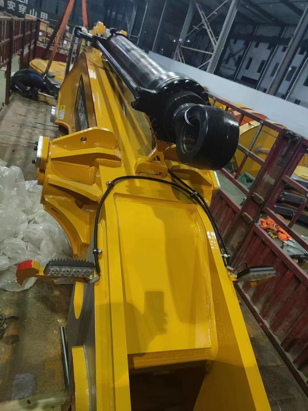 Three kits of Volvo Ec480 Rock Booms were supplied to Russia Market. 