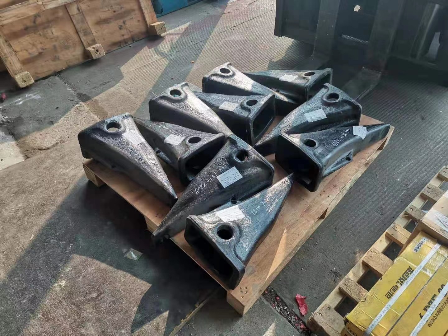 Spare Parts of Excavator Rock Booms were Supplied, ripper teeth, cylinders, bushing, pins etc.