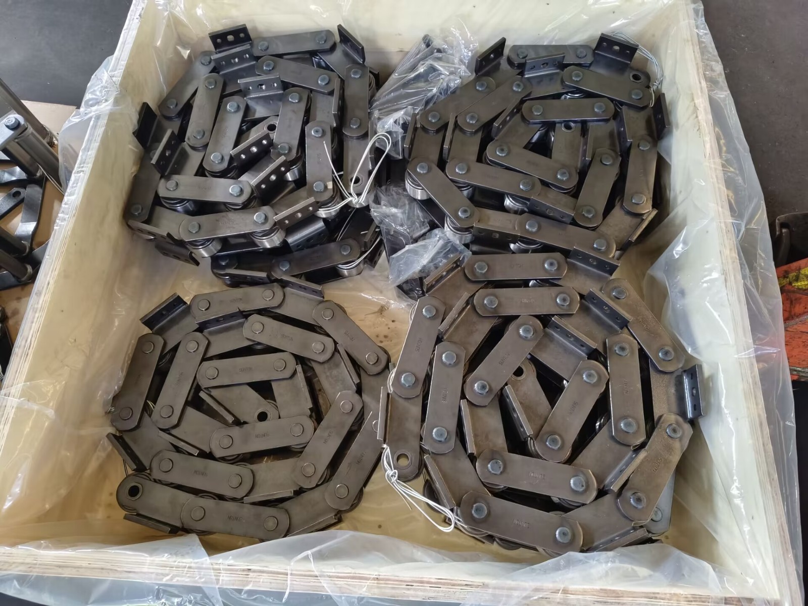 Another batch of SUNTON marsh buggy track chains was supplied 