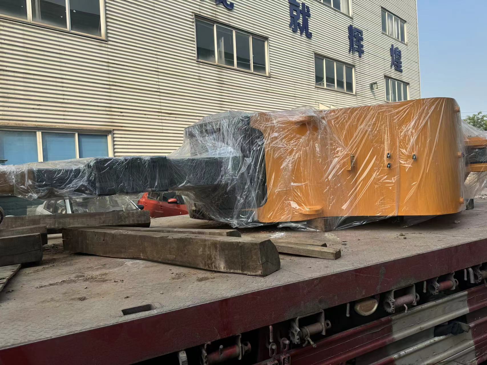 New Rock Boom and Double-ripper Arm was Supplied to Overseas Market. 